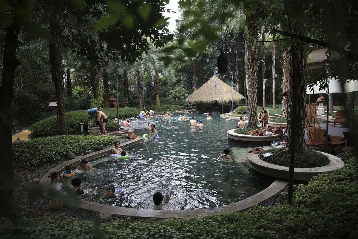 天冷哪里泡溫泉？重慶有沒有“假溫泉”？溫泉分布在哪些區(qū)域？-地大熱能